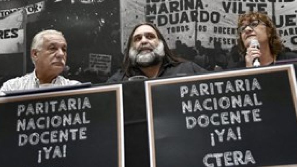 El Gobierno recibe a sindicatos docentes y ministros provinciales