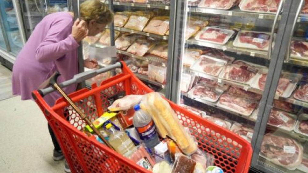 Las ventas en los supermercados aumentaron 0,9% en el 2023 y 4,7% en los mayoristas
