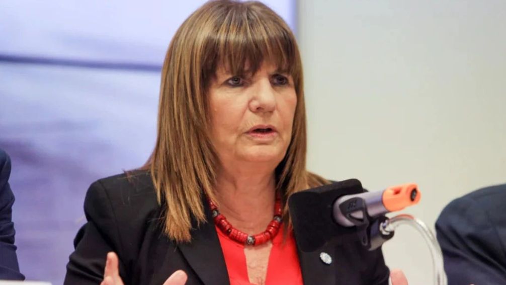 Bullrich ordenó liberar la circulación en aeropuertos y dijo que "la Argentina de los aprietes terminó"