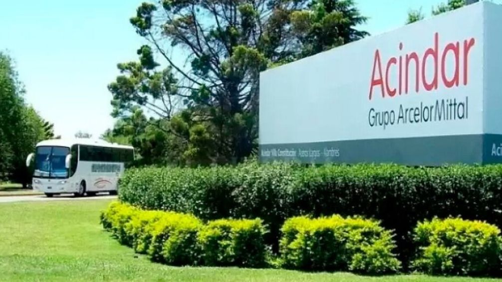 "Acindar", la siderúrgica más grande del mundo, suspende en Argentina la actividad por 30 días 