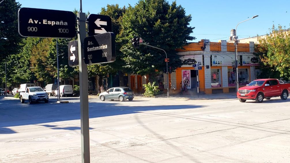 Ya está abierta al tránsito la esquina de las avenidas España, Colón, Marconi y Santamarina
