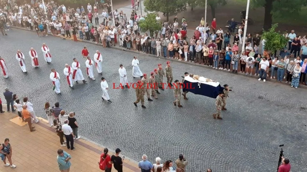 Semana Santa: Se realizó la tradicional Procesión del Santo Entierro