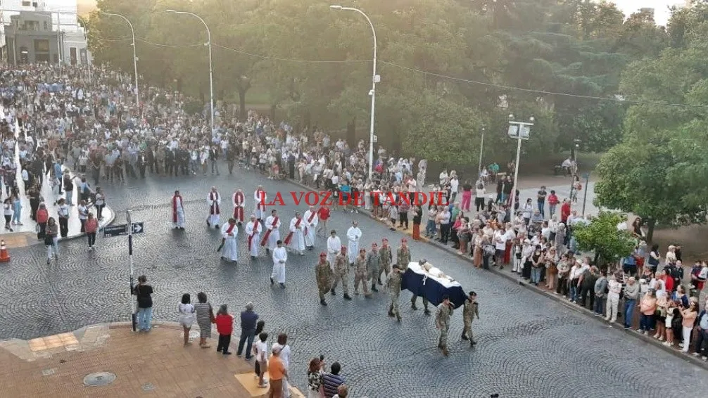 Semana Santa: Se realizó la tradicional Procesión del Santo Entierro