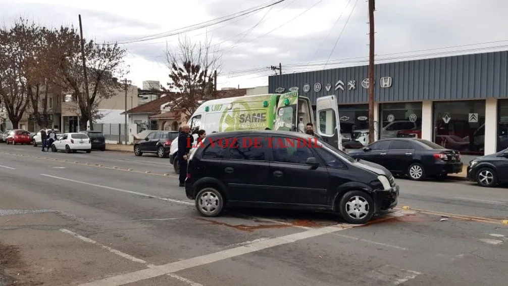 Choque frontal en Avenida Marconi y Roca tras mala maniobra de uno de los conductores