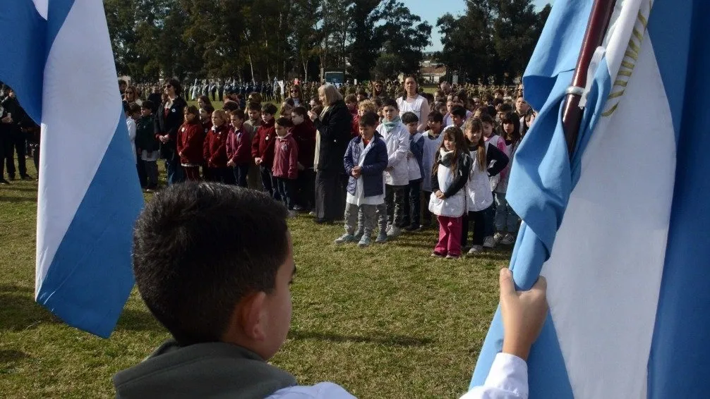 Reviví el emotivo Acto por el Día de la Bandera en la Guarnición del Ejército