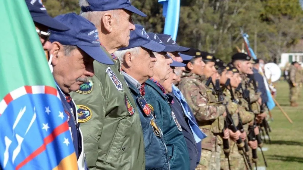 Reviví el emotivo Acto por el Día de la Bandera en la Guarnición del Ejército