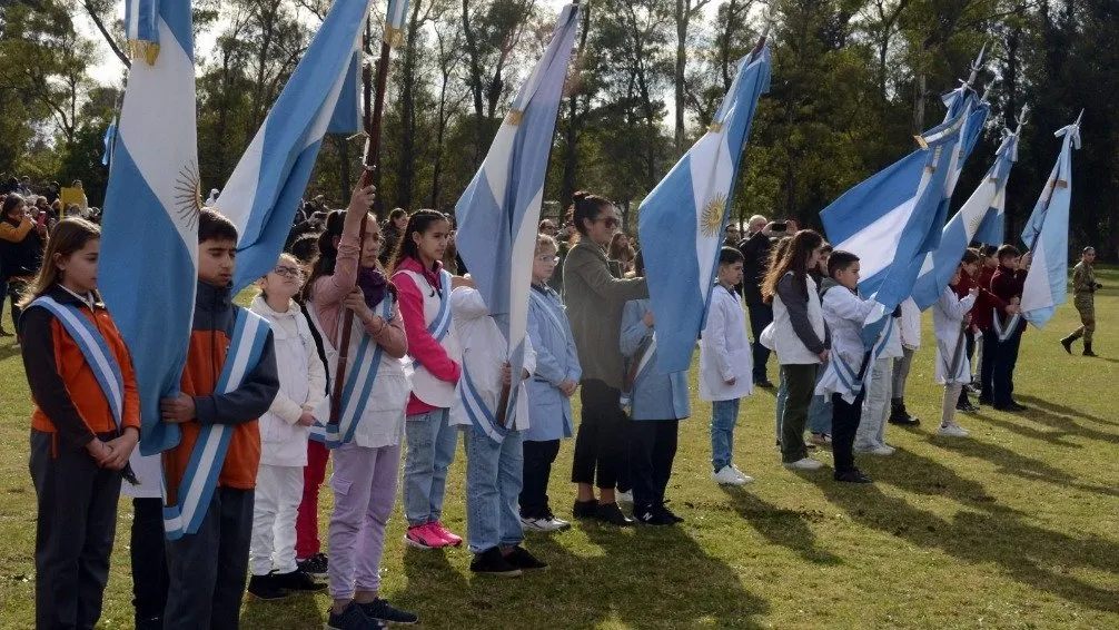 Reviví el emotivo Acto por el Día de la Bandera en la Guarnición del Ejército